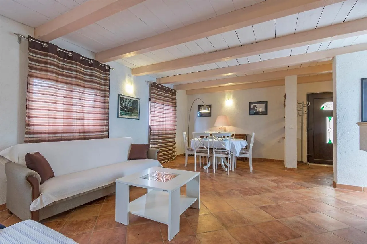 Villa Karina Tar Tar-Vabriga