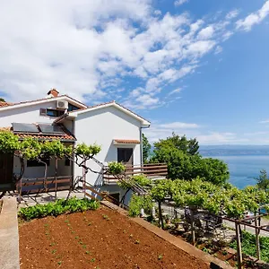 https://apartments-valentin.primorje-gorskikotar.com